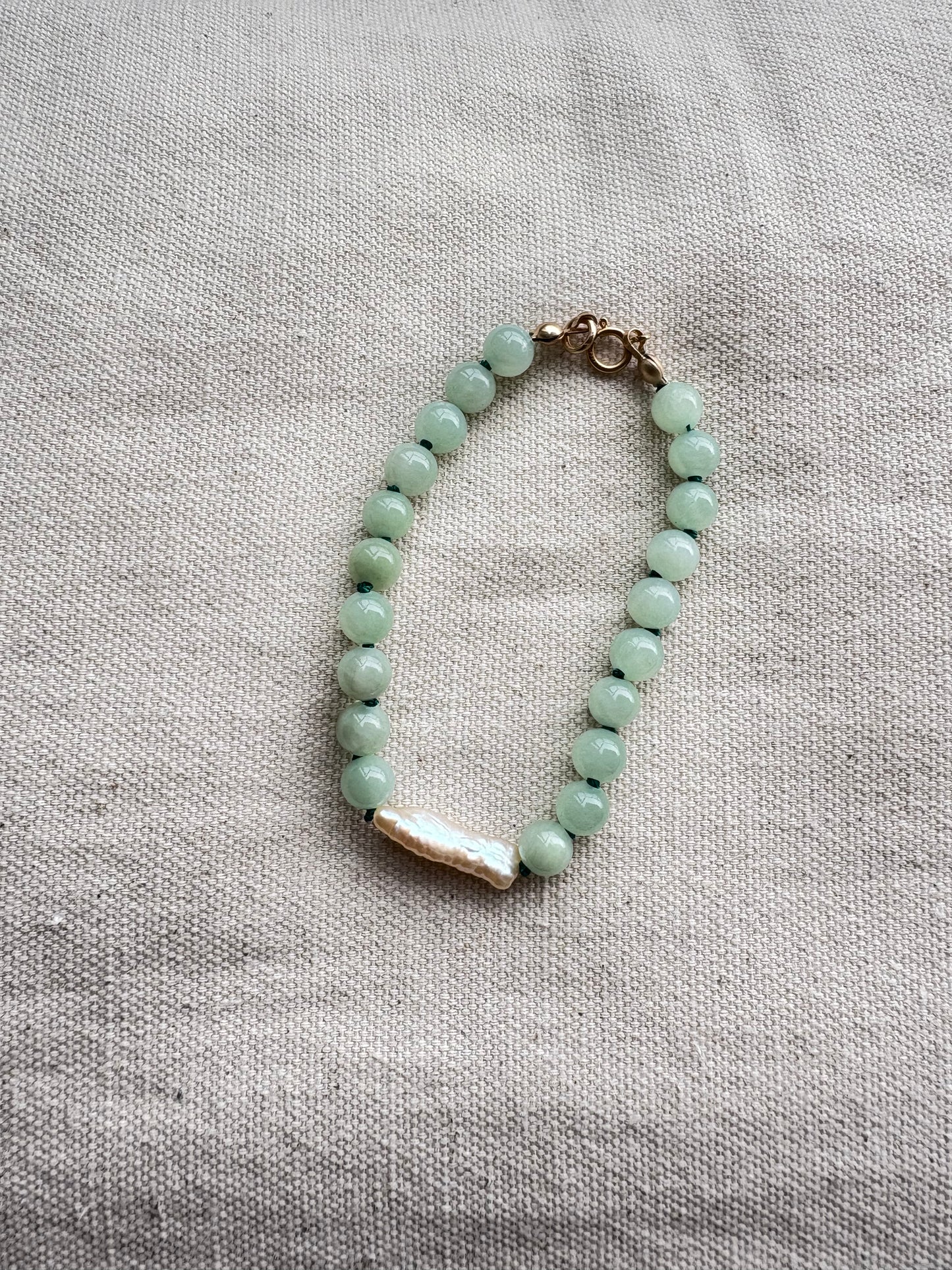 Pale Green Bowenite & Biwa Bracelet