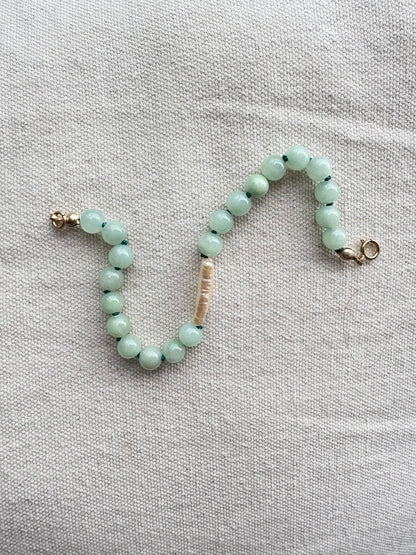 Pale Green Bowenite & Biwa Bracelet