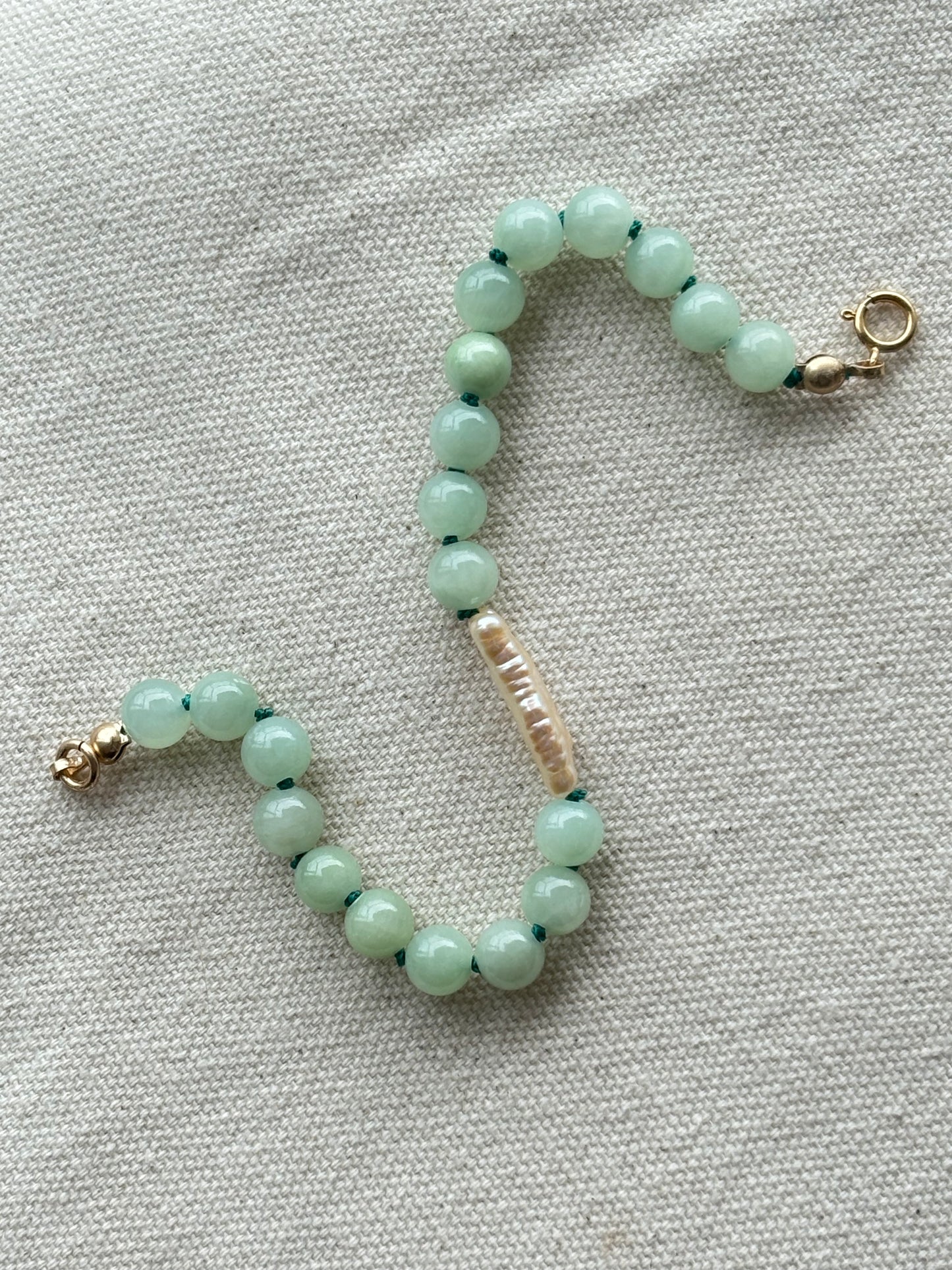 Pale Green Bowenite & Biwa Bracelet