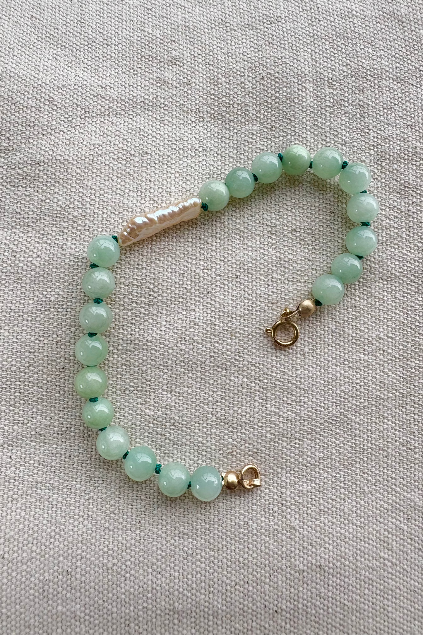 Pale Green Bowenite & Biwa Bracelet