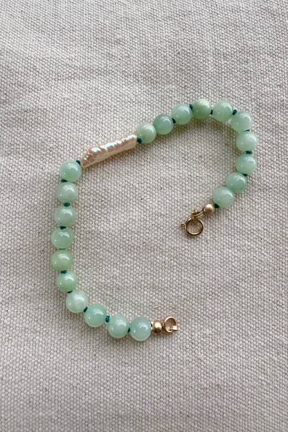 Pale Green Bowenite & Biwa Bracelet